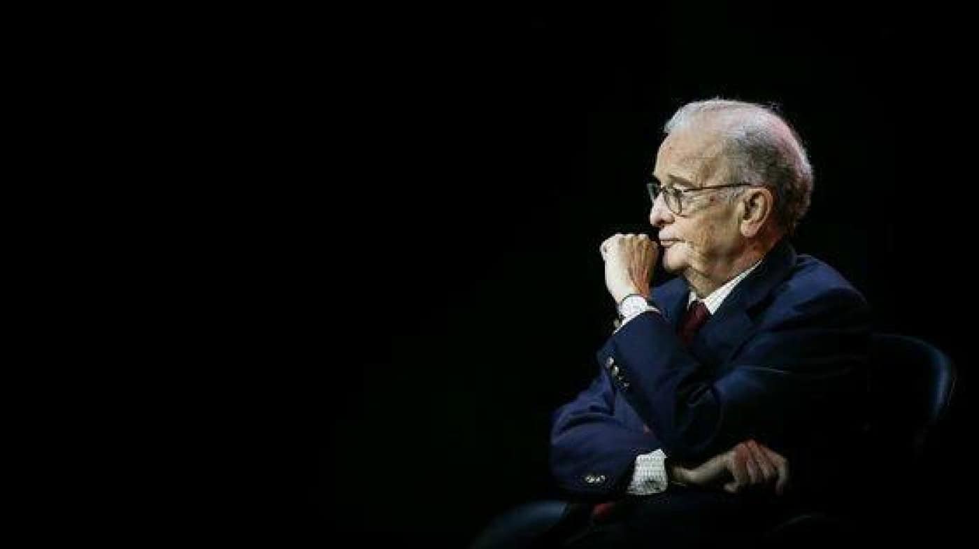 Executivo de Famalicão cumpre minuto de silêncio por Jorge Sampaio