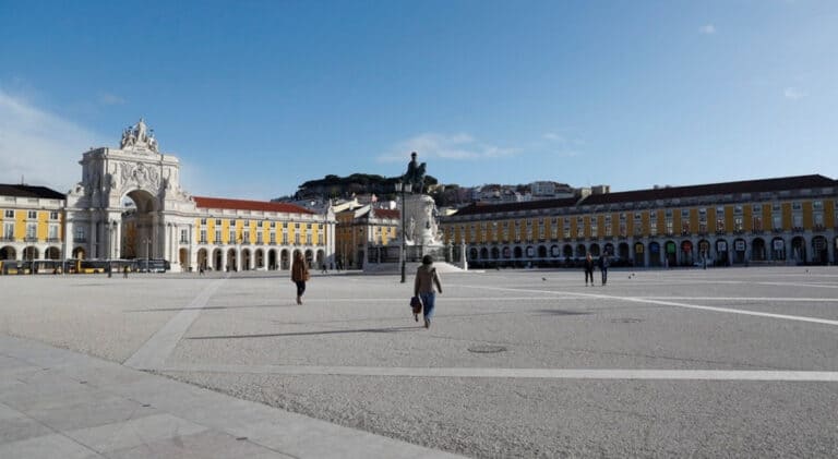 Economia portuguesa com excedente externo de 256 ME até julho