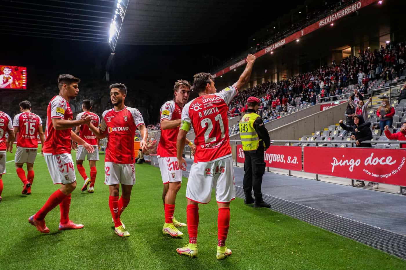 SCB vence e fica isolado no 5º lugar. Carvalhal fala em "ponto de viragem"