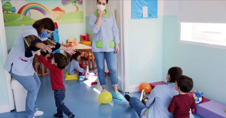 Creche gratuita para todas as crianças de famílias até ao segundo escalão de rendimentos