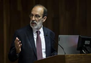 Reitor defende continuidade do regime fundacional