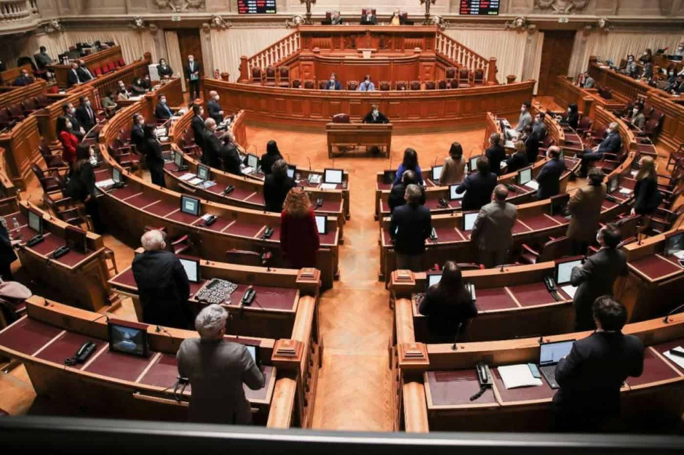 Parlamento aprova fim de discriminação a dadores de sangue homossexuais