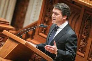 "O senhor não me conhece de parte nenhuma": troca acesa de acusações entre Costa e Coelho Lima