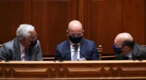 Governo entrega proposta de orçamento na Assembleia da República