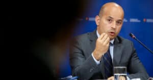 Ministro das Finanças admite um aumento do salário mínimo superior a 30 euros&nbsp;