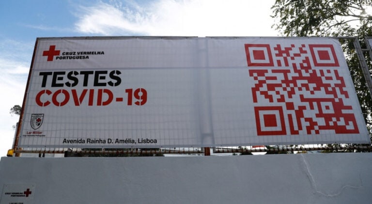 Vacinados deixam de precisar de testes em eventos desportivos, culturais e familiares