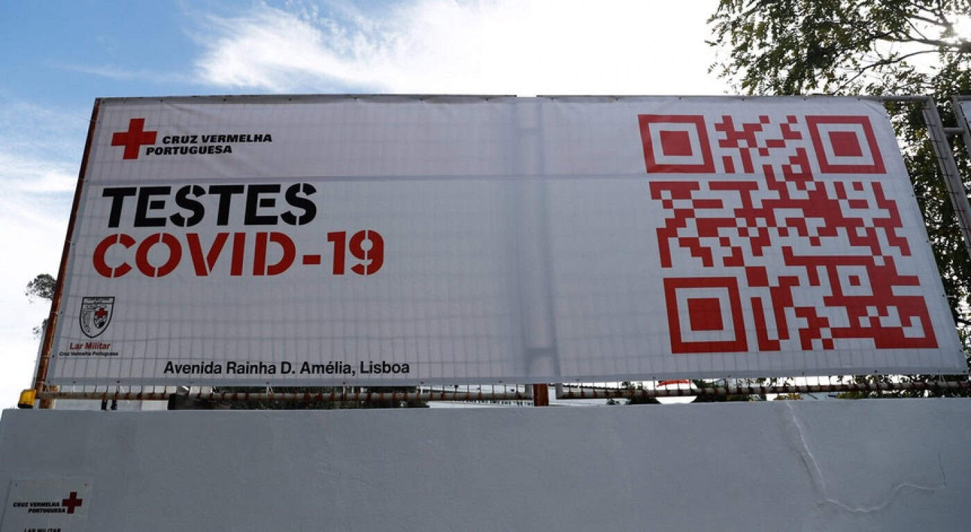 Vacinados deixam de precisar de testes em eventos desportivos, culturais e familiares