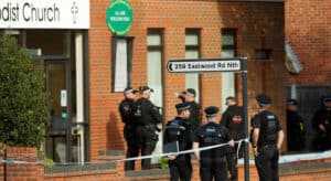 Morreu o deputado britânico esfaqueado durante audiência com eleitores