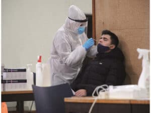 Rastreios no 3.º ciclo com positividade abaixo dos 0,1%