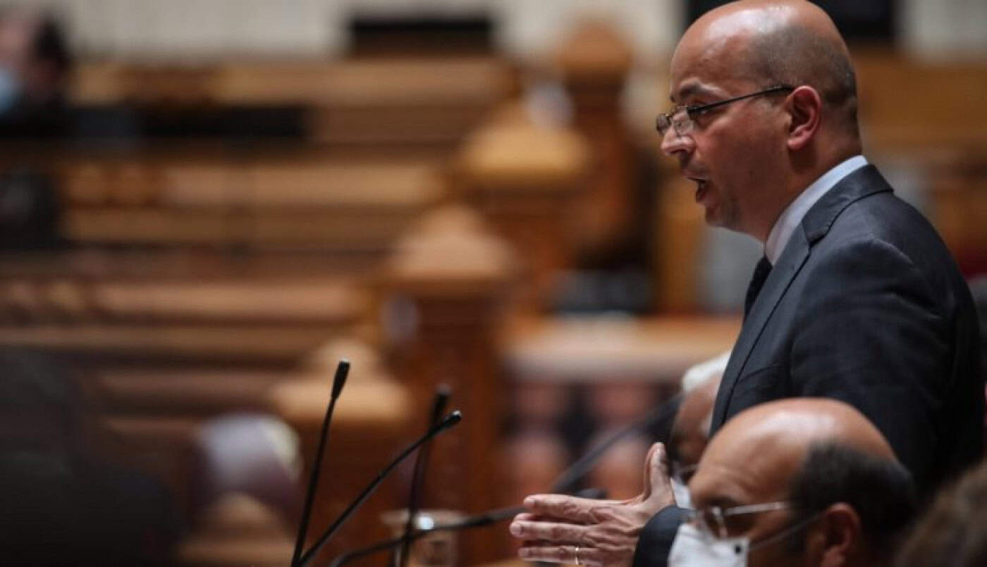 "Não é uma lista de mercearia. É aumento do salário mínimo e das pensões", responde Leão