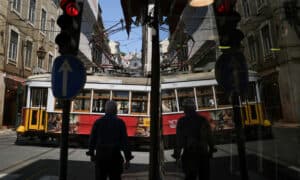 Internamentos por covid-19 e taxa de incidência nacional voltam a subir