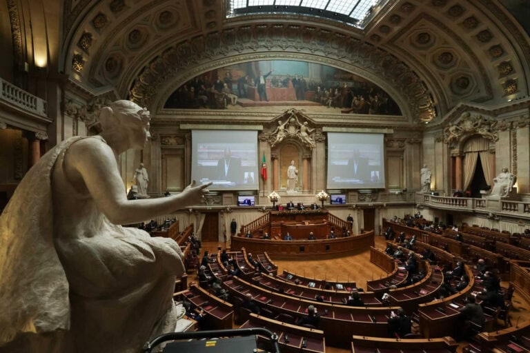 PS deixa cair acordo sobre sentenças na estratégia anticorrupção, PSD saúda