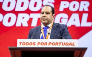 Nuno&nbsp;Miguel Henriques prepara candidatura à liderança do PSD