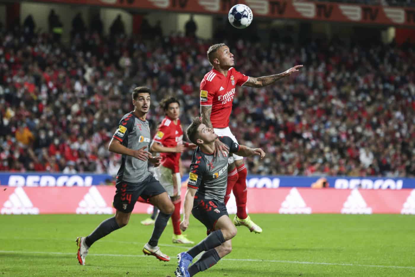 SCB goleado na Luz por 6-1