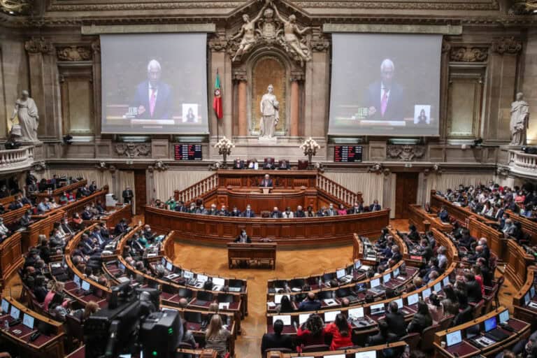 Parlamento comemora 200.º aniversário com curtos vídeos sobre a história parlamentar&nbsp;