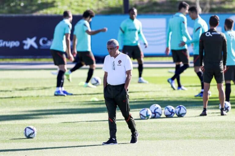 Fernando Santos apenas arrisca Palhinha: o onze frente à República da Irlanda