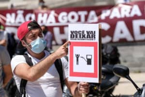 "Não há gota para esta palhaçada". Protesto sai às ruas de Guimarães