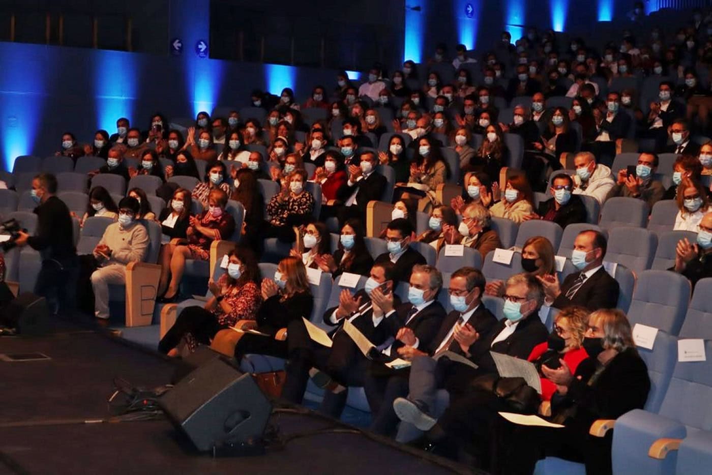 "A luta contra a doença começa pela guerra contra as más políticas"