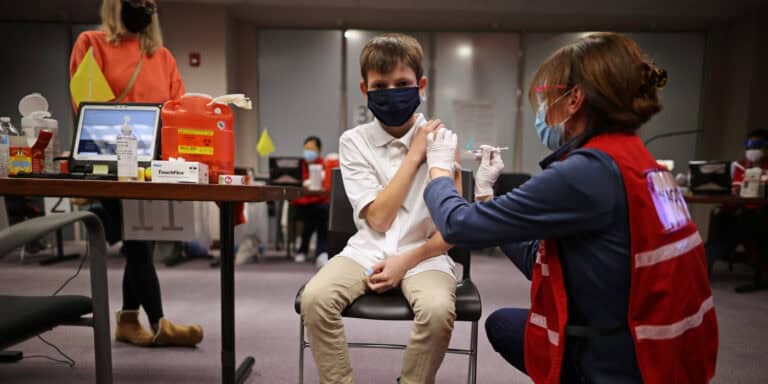 EMA recomenda vacina da Pfizer para crianças dos 5 aos 11 anos