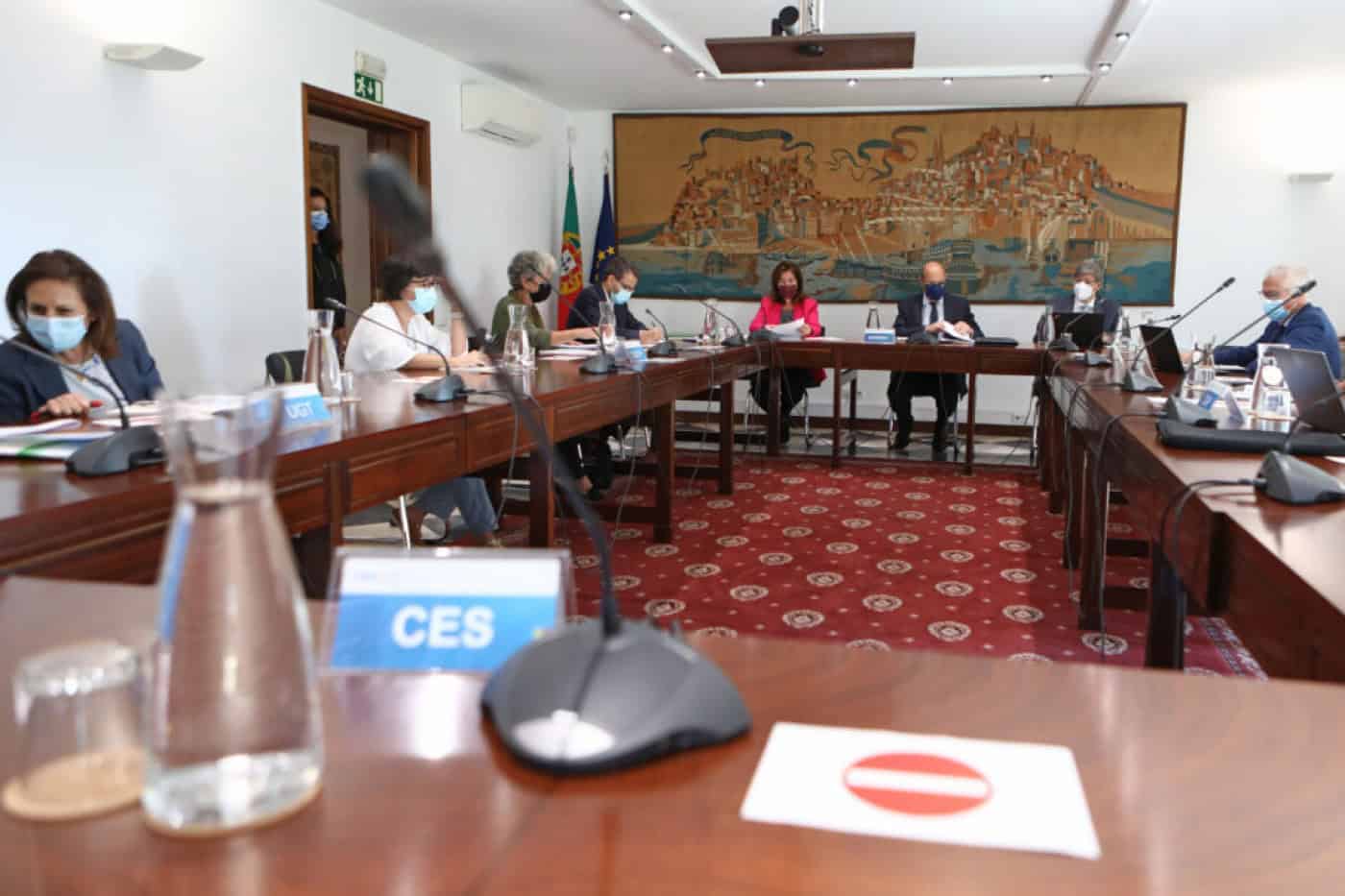 Concertação social discute hoje salário mínimo e compensação para empresas