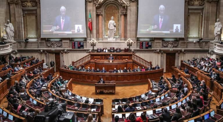 Parlamento faz último debate antes das legislativas antecipadas