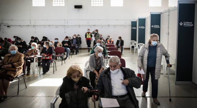 Mais 1.693 pessoas com a vacinação completa nas últimas 24 horas