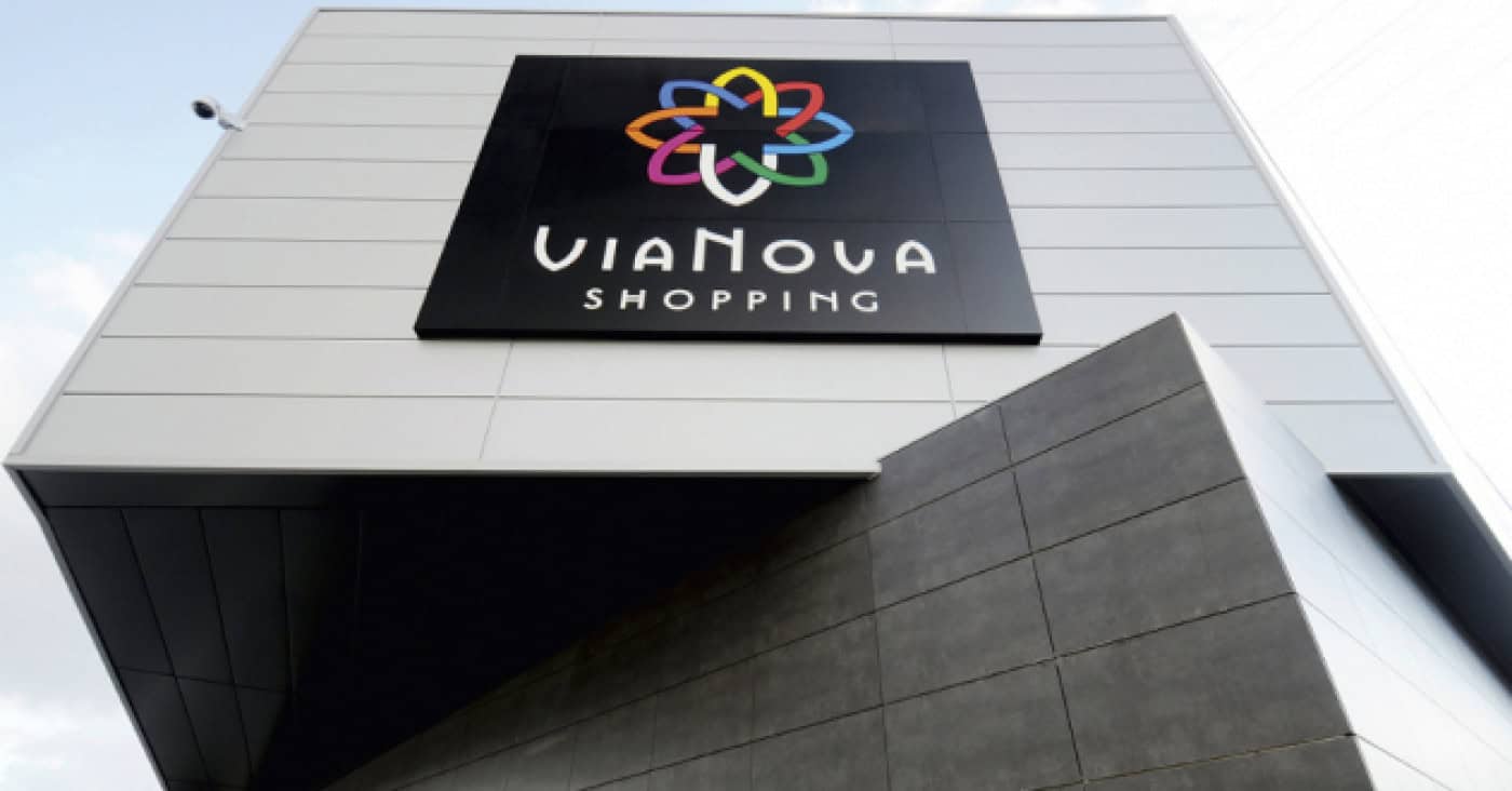 Processo de vacinação em Braga transita para centro comercial Via Nova