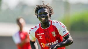 Roger assina contrato profissional com SC Braga