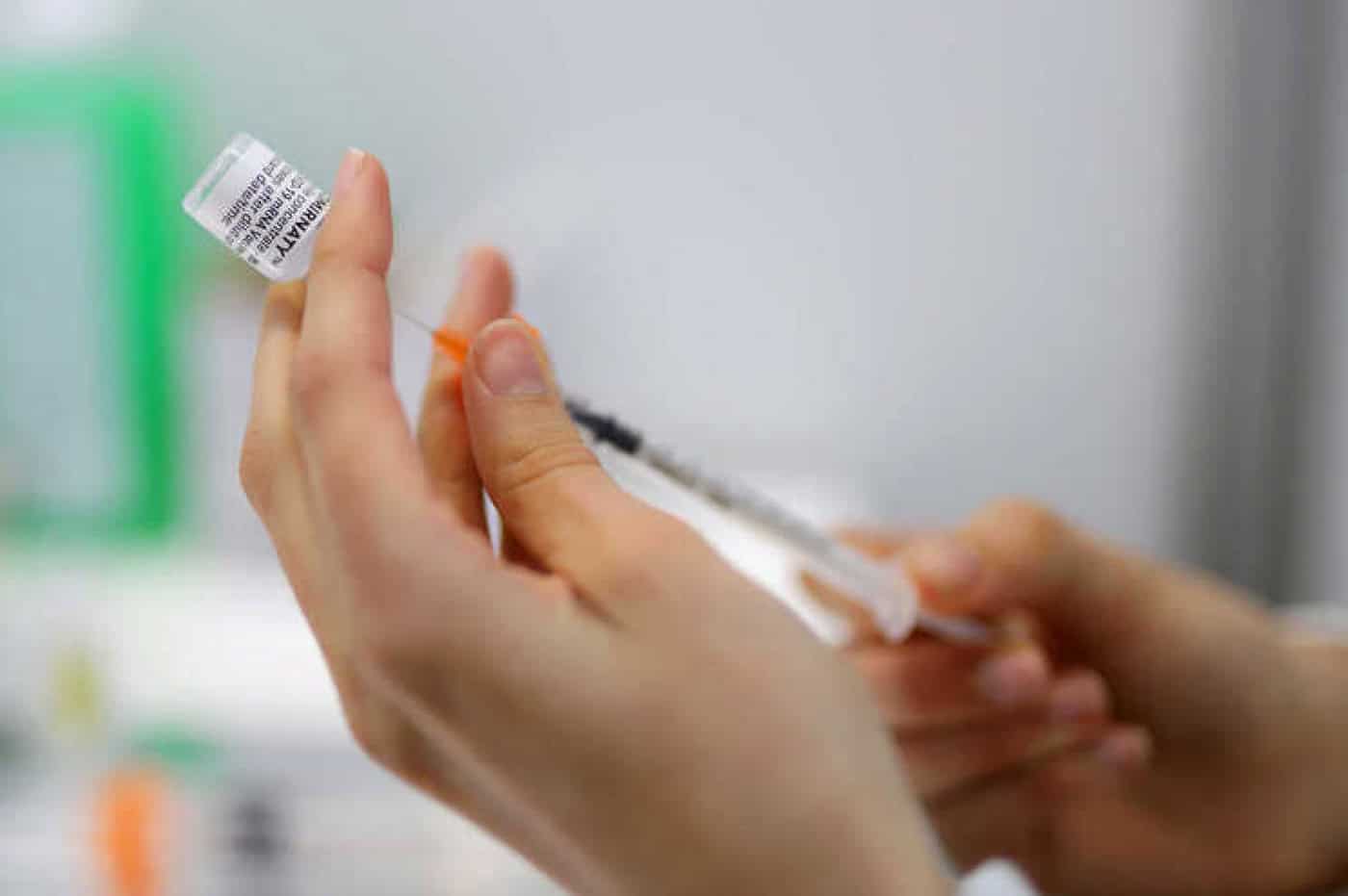 Vacinas são eficazes contra a variante ómicron, garante OMS