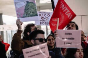 Trabalhadores de Call Center exigem melhores salários e fim da precariedade