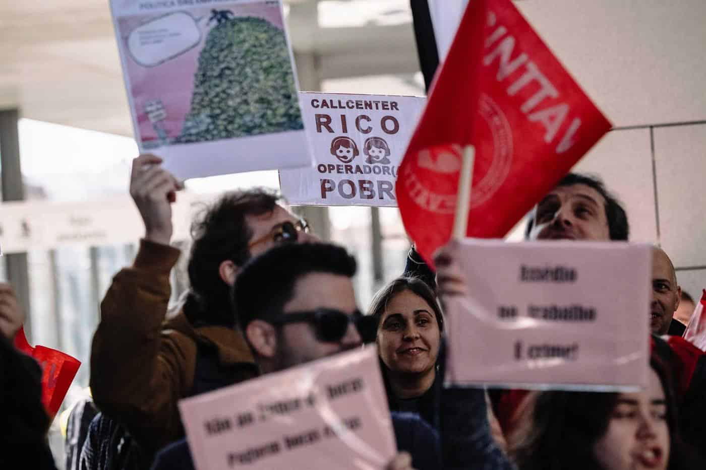 Trabalhadores de Call Center exigem melhores salários e fim da precariedade