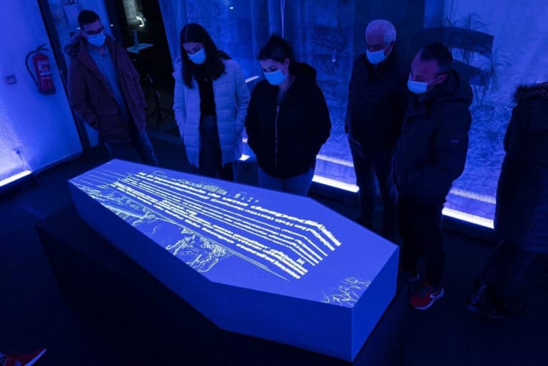 Exposição ‘Aqui Jaz 2021’ reúne pensamentos dos visitantes&nbsp;&nbsp;