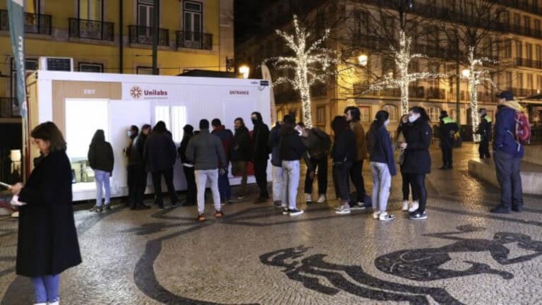 Teste negativo exigido nas festas de fim de ano, casinos e restaurantes