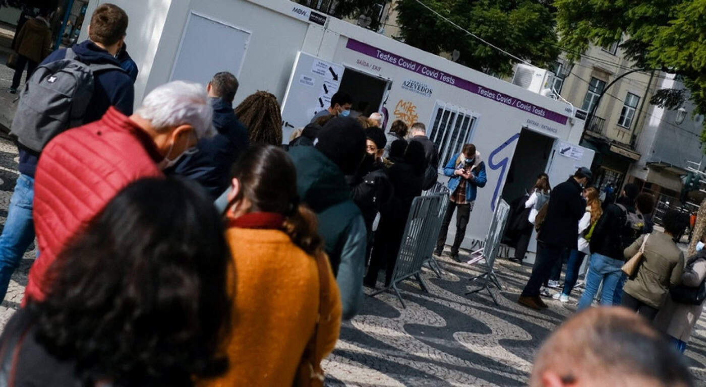 Portugal volta a ultrapassar máximo de testagem diária à Covid-19