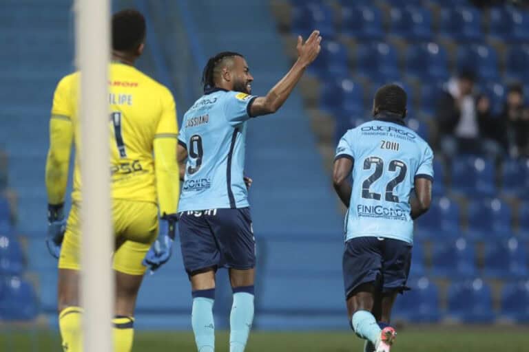 FC Vizela vence e sobe ao 12º lugar