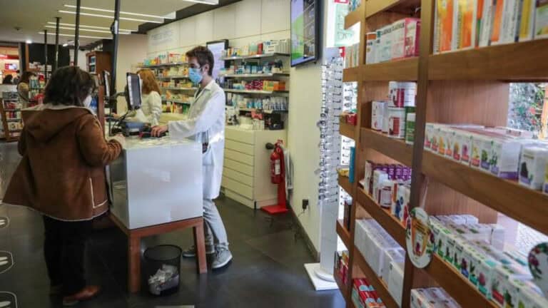 Farmácias fizeram quase 600 mil testes antes da passagem de ano&nbsp;