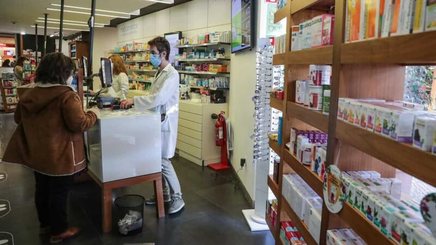 Farmácias fizeram quase 600 mil testes antes da passagem de ano