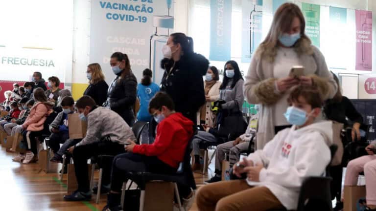 Mais de cem mil crianças agendadas para vacinação entre quinta-feira e domingo