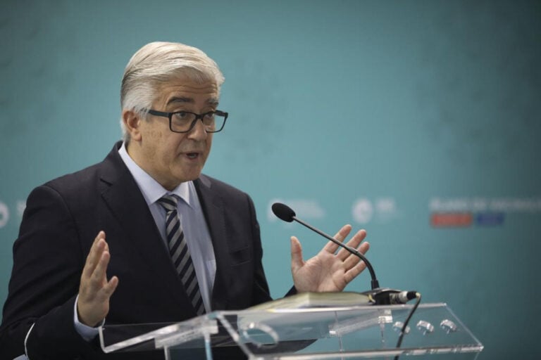 Todos os professores vão receber terceira dose até ao final da semana&nbsp;