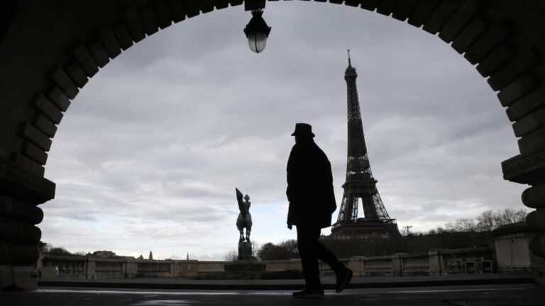 França identifica nova variante com mais de 40 mutações genéticas