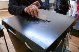 Governo duplica mesas de voto antecipado devido ao aumento de casos de Covid-19&nbsp;