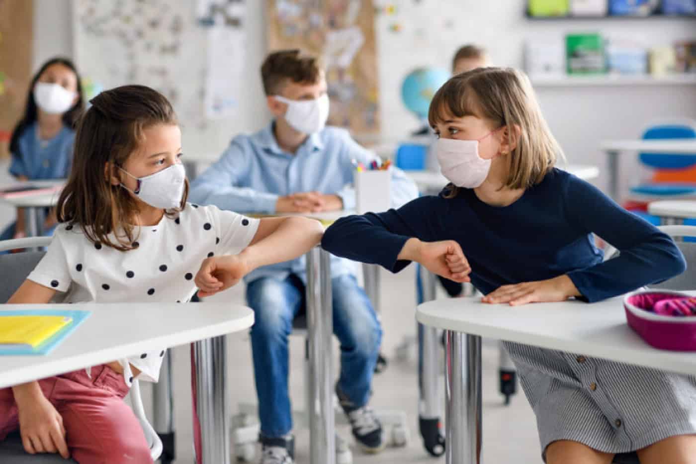 Escolas reabrem sem confinamento de turmas