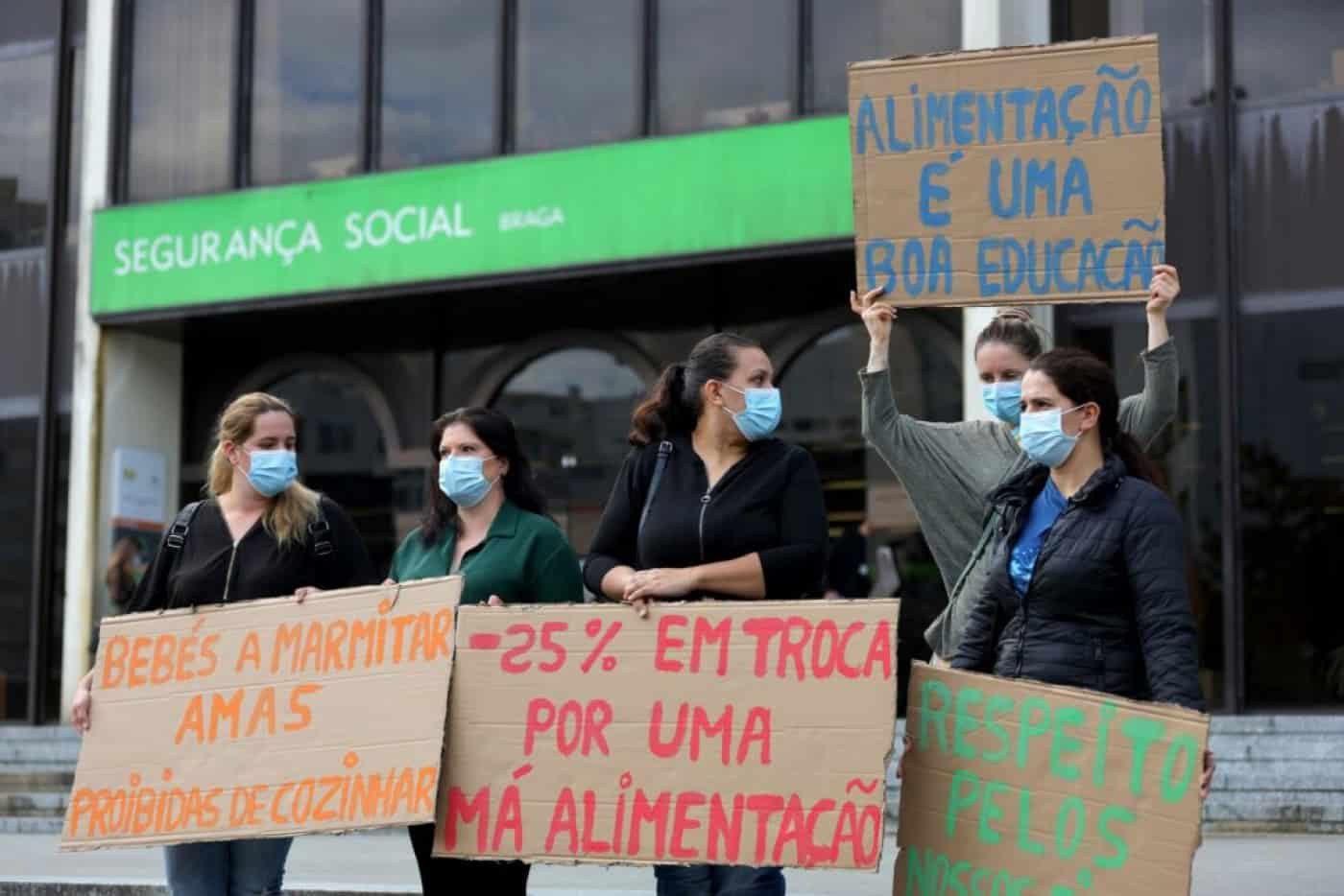Amas saem à rua para exigir subsídio de alimentação e ajuda para despesas