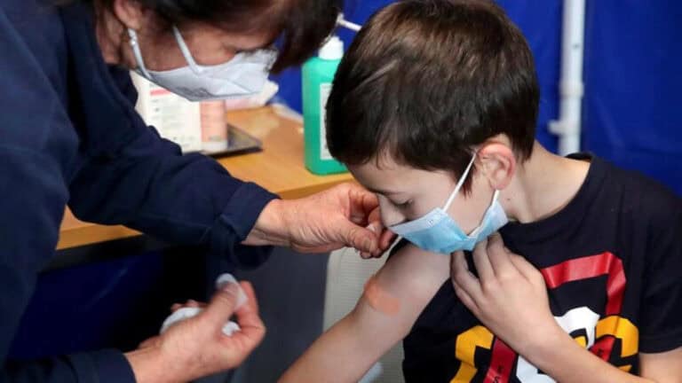 Total de 306 mil vacinas administradas a crianças e comunidade escolar em 4 dias&nbsp;