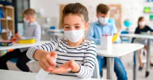 Crescente número de casos de Covid-19 vai adiar o pico da quinta vaga