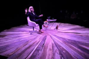 'Hiena', a peça que explora os dilemas do enriquecimento ilícito, chega à Casa das Artes