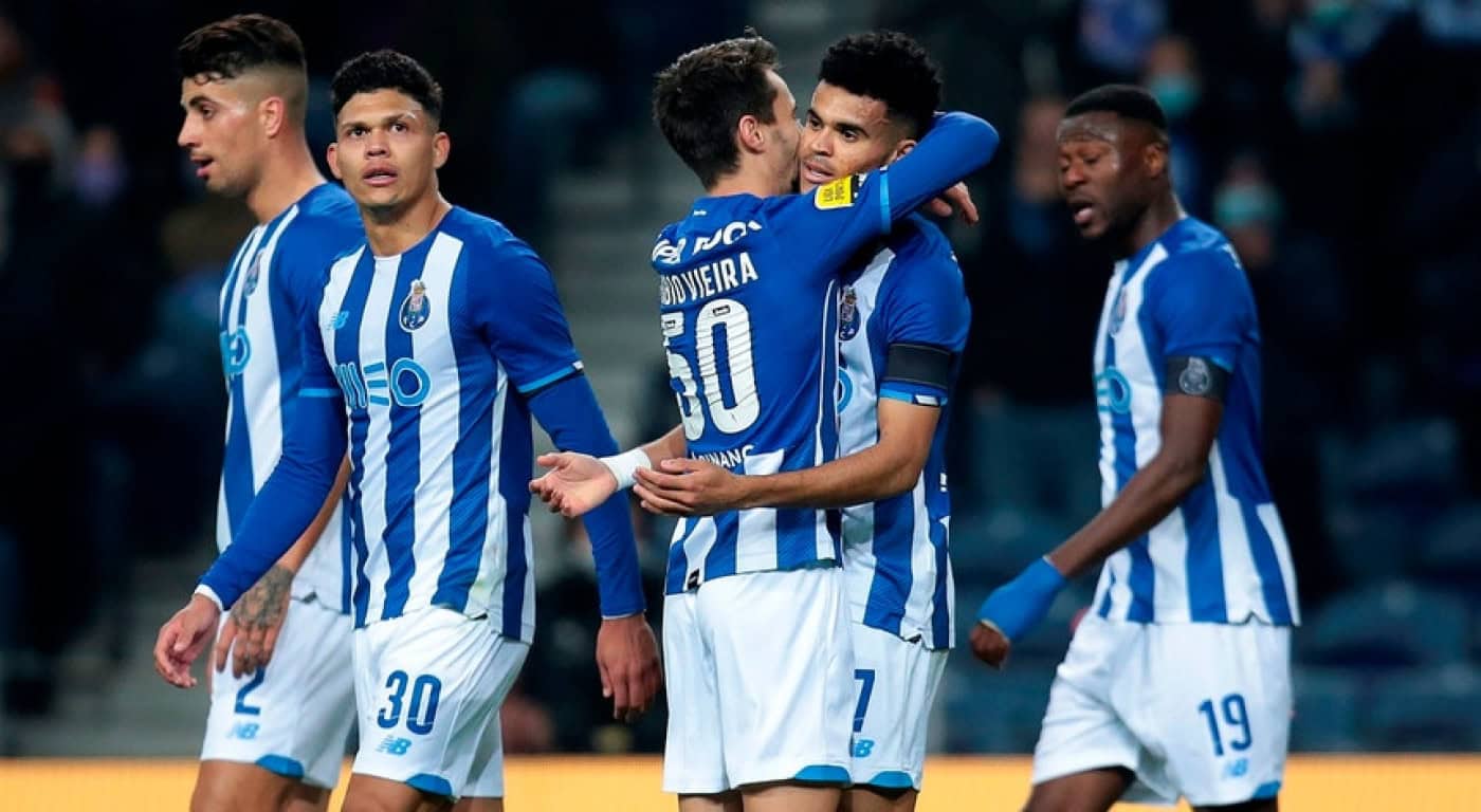 FC Porto bate Famalicão. Dragões selam 14º triunfo consecutivo