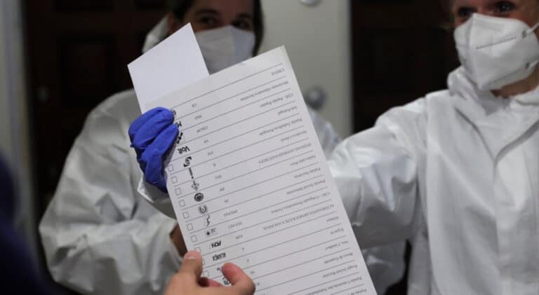 Sondagem. PS cai mas segura maioria de 36% face a PSD estacionado nos 33%