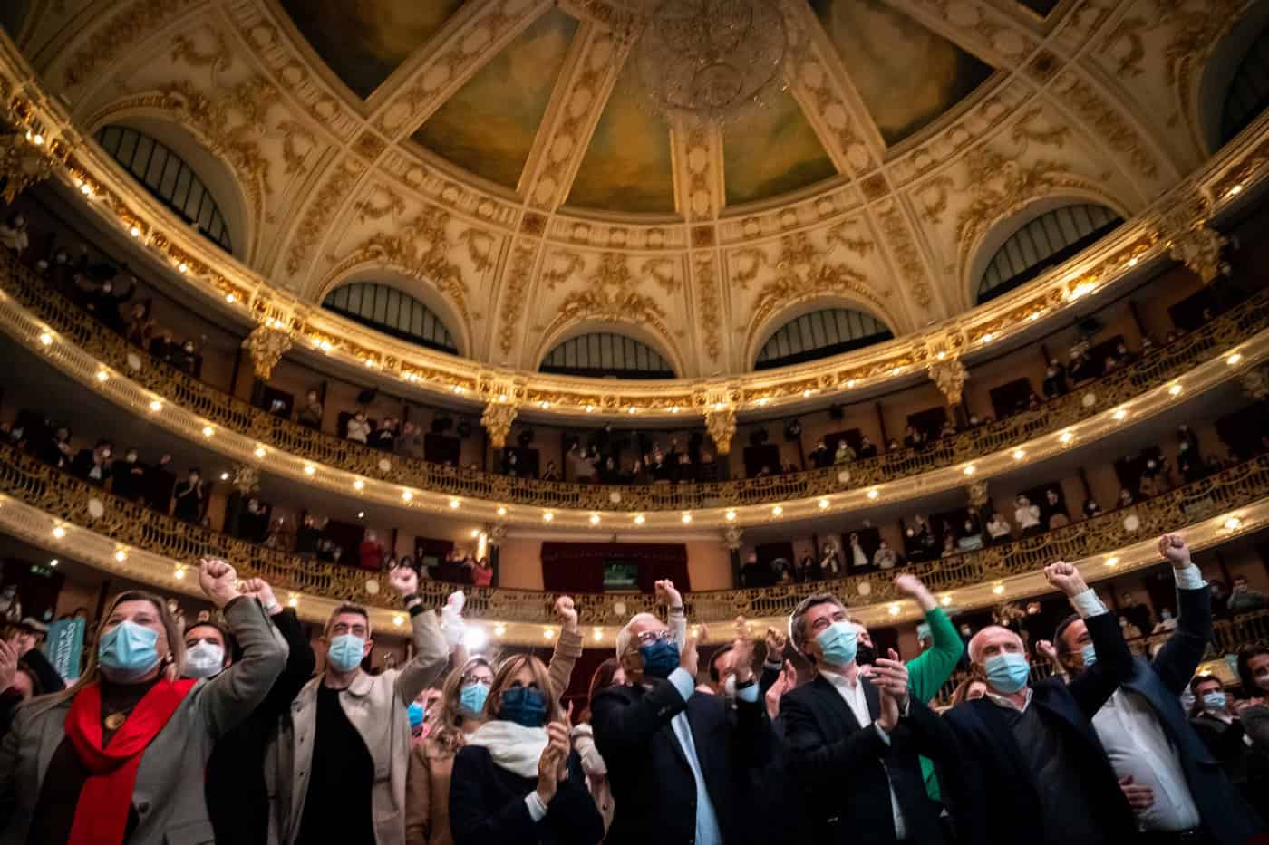 Projeções dão vitória ao PS. Maioria absoluta é possível mas improvável