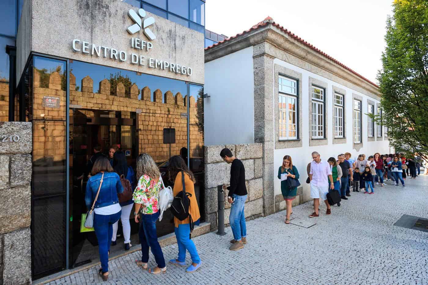 Braga e Guimarães fecham 2021 com menos desempregados